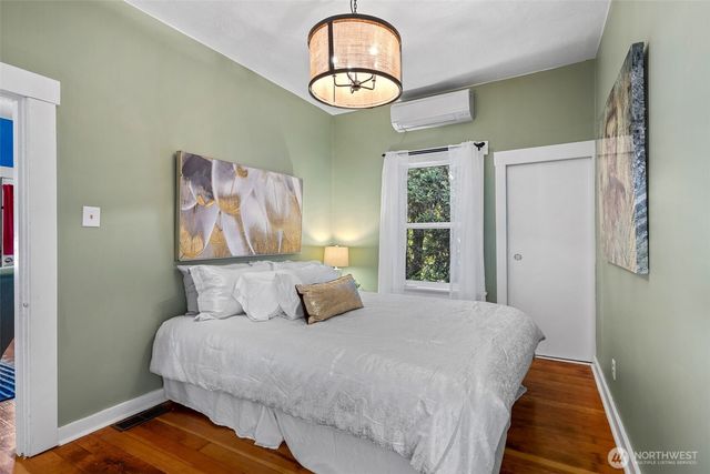7729 12th Avenue SW, Seattle, WA 98106