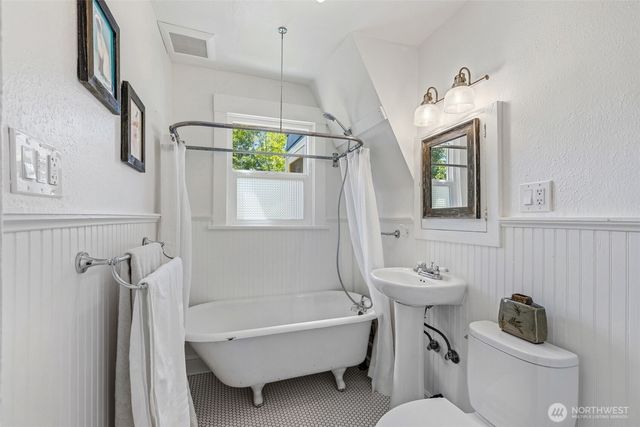 7729 12th Avenue SW, Seattle, WA 98106
