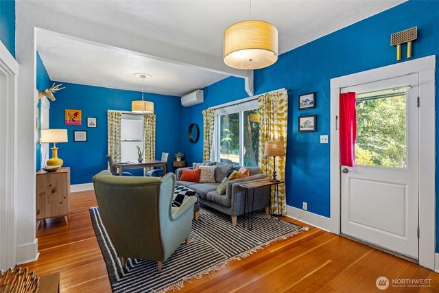 7729 12th Avenue SW, Seattle, WA 98106