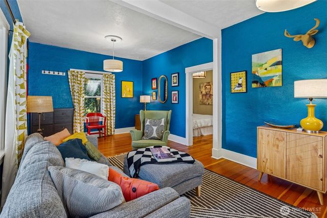 7729 12th Avenue SW, Seattle, WA 98106