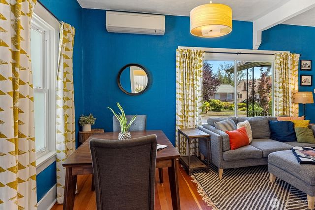 7729 12th Avenue SW, Seattle, WA 98106