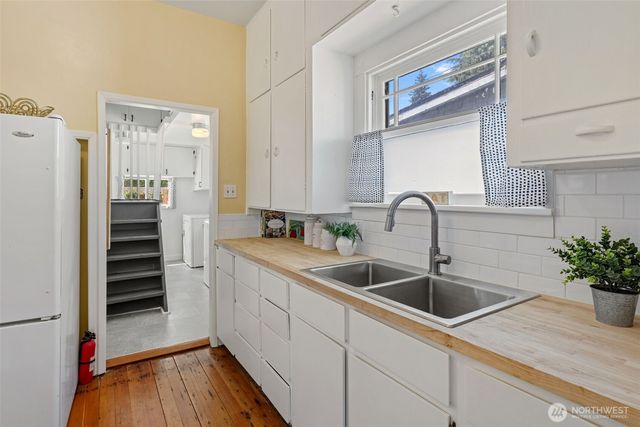 7729 12th Avenue SW, Seattle, WA 98106