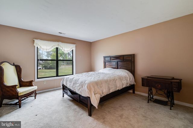 899 N GLEBE RD, Montross, VA 22520