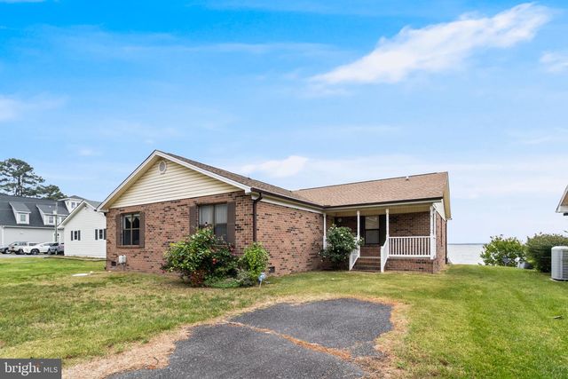 899 N GLEBE RD, Montross, VA 22520