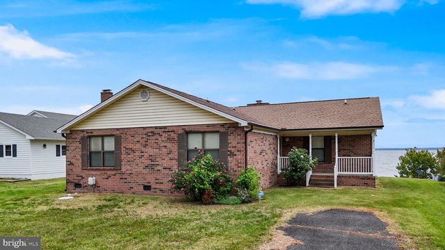 899 N GLEBE RD, Montross, VA 22520