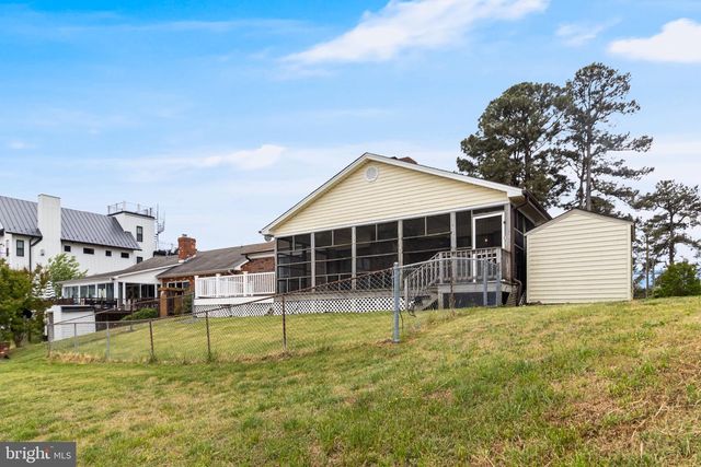 899 N GLEBE RD, Montross, VA 22520