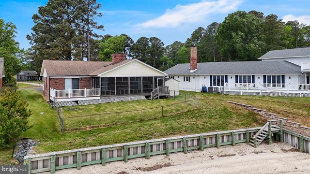899 N GLEBE RD, Montross, VA 22520