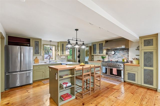 462 Ledge Road, Seekonk, MA 02771