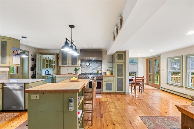 462 Ledge Road, Seekonk, MA 02771