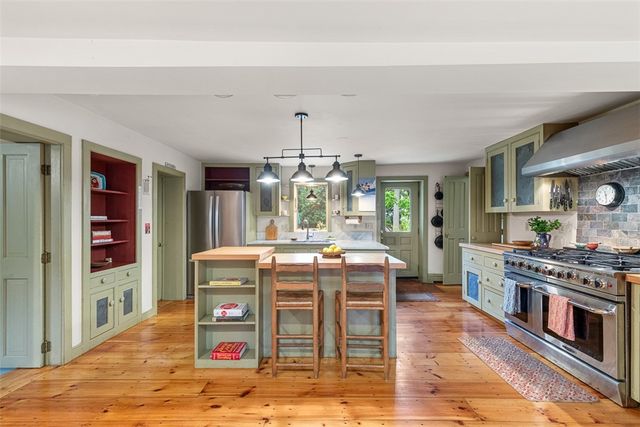 462 Ledge Road, Seekonk, MA 02771