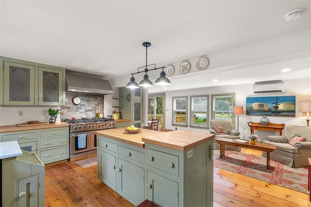 462 Ledge Road, Seekonk, MA 02771