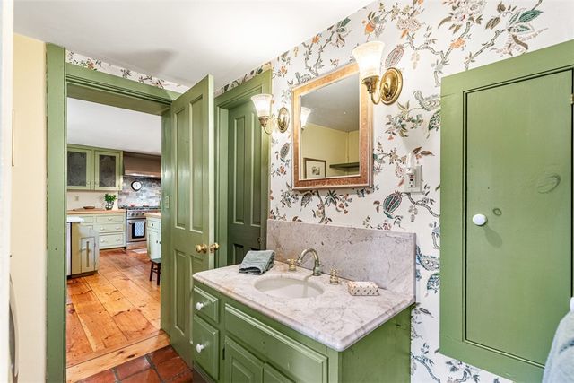 462 Ledge Road, Seekonk, MA 02771