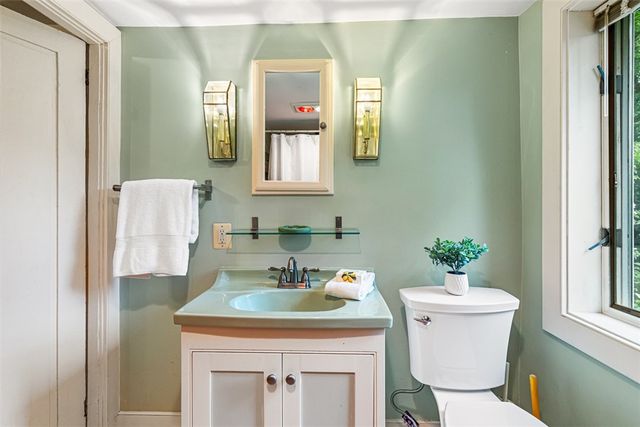 462 Ledge Road, Seekonk, MA 02771