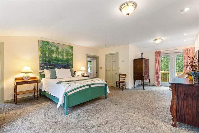 462 Ledge Road, Seekonk, MA 02771