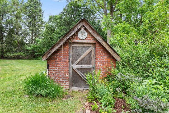 462 Ledge Road, Seekonk, MA 02771