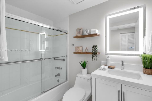 50 Ocean Lane Dr 108, Key Biscayne, FL 33149