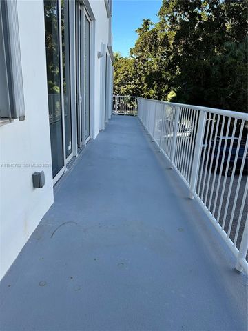 50 Ocean Lane Dr 108, Key Biscayne, FL 33149