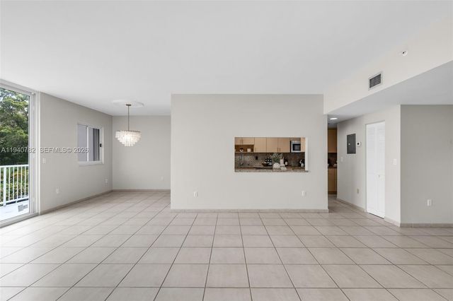 50 Ocean Lane Dr 108, Key Biscayne, FL 33149