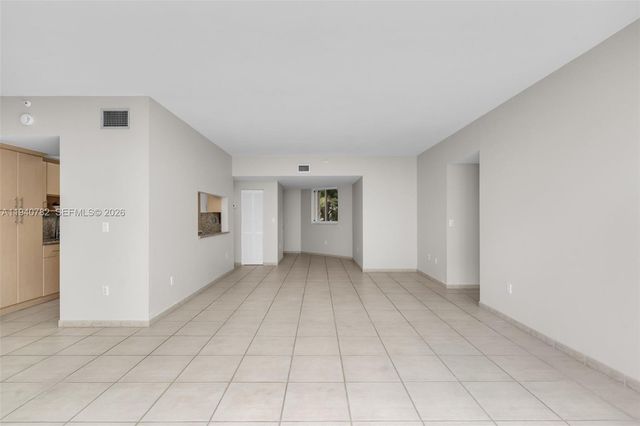 50 Ocean Lane Dr 108, Key Biscayne, FL 33149