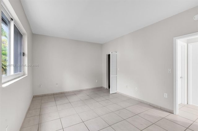 50 Ocean Lane Dr 108, Key Biscayne, FL 33149