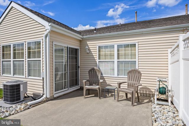 6 CLIFFORD DR, Mount Laurel, NJ 08054