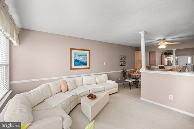 6 CLIFFORD DR, Mount Laurel, NJ 08054