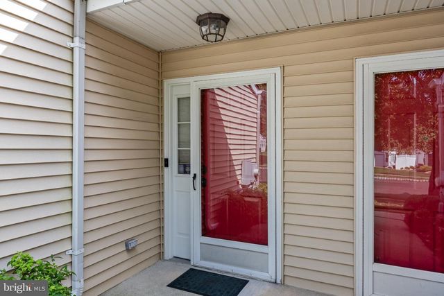 6 CLIFFORD DR, Mount Laurel, NJ 08054