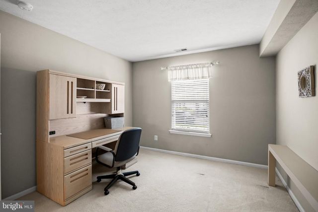 6 CLIFFORD DR, Mount Laurel, NJ 08054
