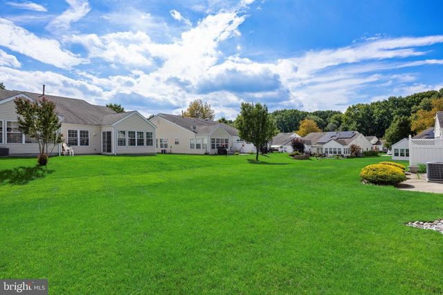 6 CLIFFORD DR, Mount Laurel, NJ 08054