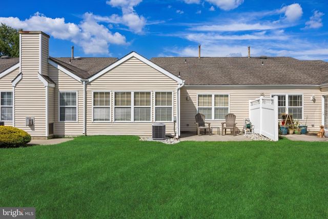 6 CLIFFORD DR, Mount Laurel, NJ 08054