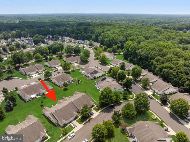 6 CLIFFORD DR, Mount Laurel, NJ 08054