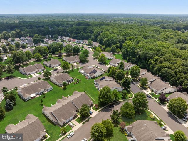 6 CLIFFORD DR, Mount Laurel, NJ 08054