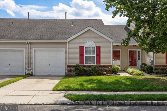 6 CLIFFORD DR, Mount Laurel, NJ 08054