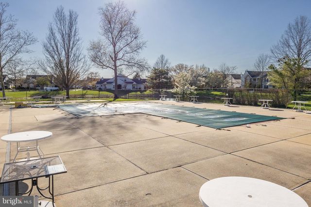 6 CLIFFORD DR, Mount Laurel, NJ 08054