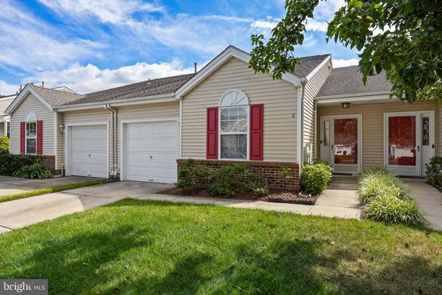 6 CLIFFORD DR, Mount Laurel, NJ 08054