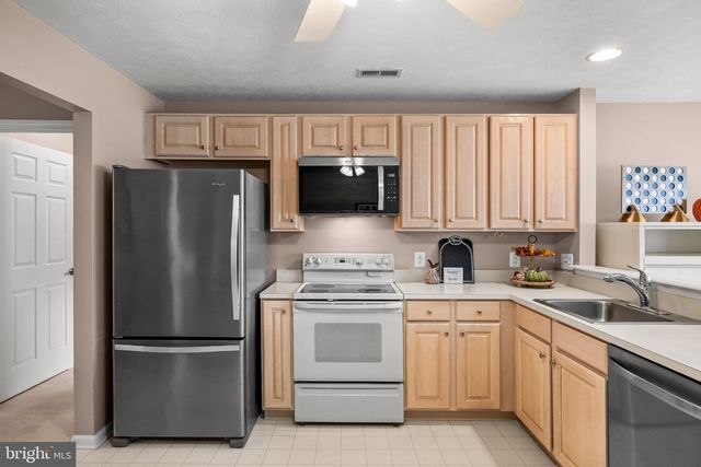 6 CLIFFORD DR, Mount Laurel, NJ 08054