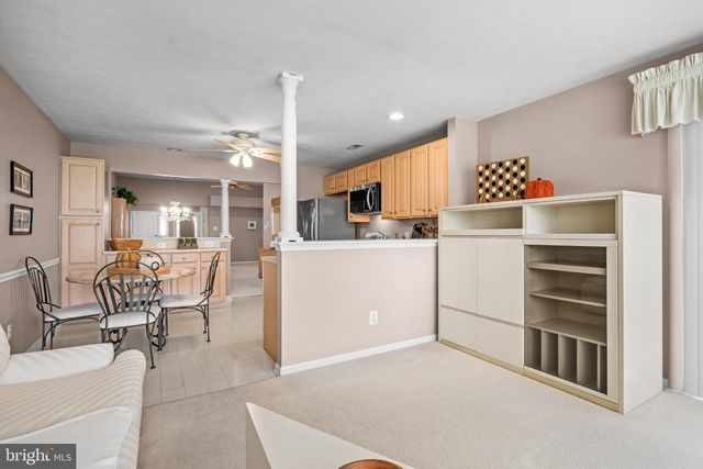 6 CLIFFORD DR, Mount Laurel, NJ 08054