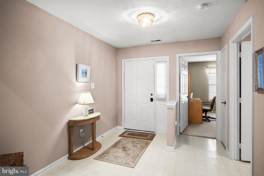 6 CLIFFORD DR, MOUNT LAUREL, NJ 08054 — photo 2