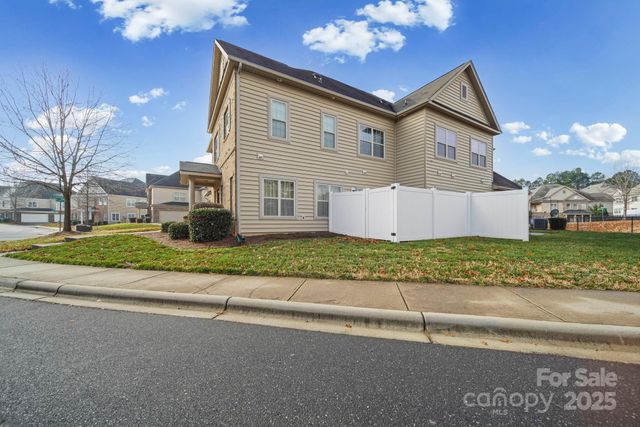 15420 Barossa Valley Street, Charlotte, NC 28277