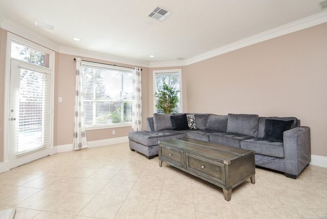 5835 Stratford Gardens Drive, Sugar Land, TX 77479