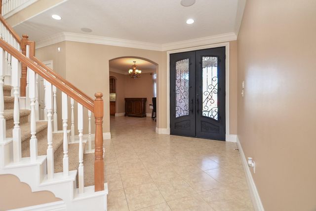 5835 Stratford Gardens Drive, Sugar Land, TX 77479
