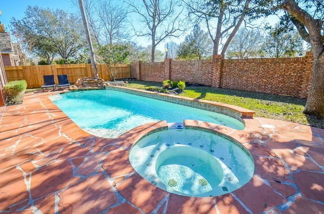 5835 Stratford Gardens Drive, Sugar Land, TX 77479