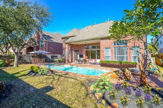 5835 Stratford Gardens Drive, Sugar Land, TX 77479