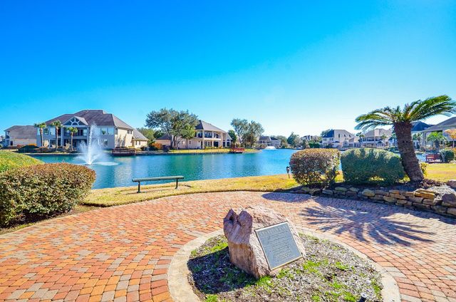5835 Stratford Gardens Drive, Sugar Land, TX 77479