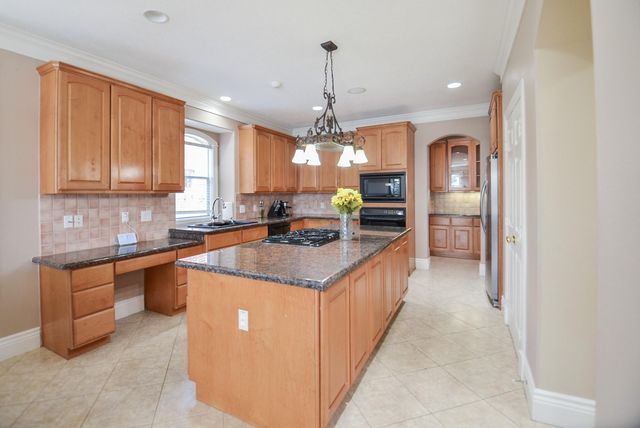 5835 Stratford Gardens Drive, Sugar Land, TX 77479