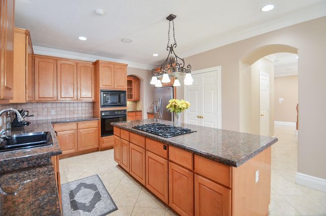 5835 Stratford Gardens Drive, Sugar Land, TX 77479