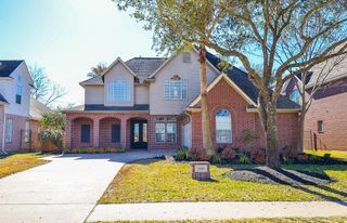 5835 Stratford Gardens Drive, Sugar Land, TX 77479