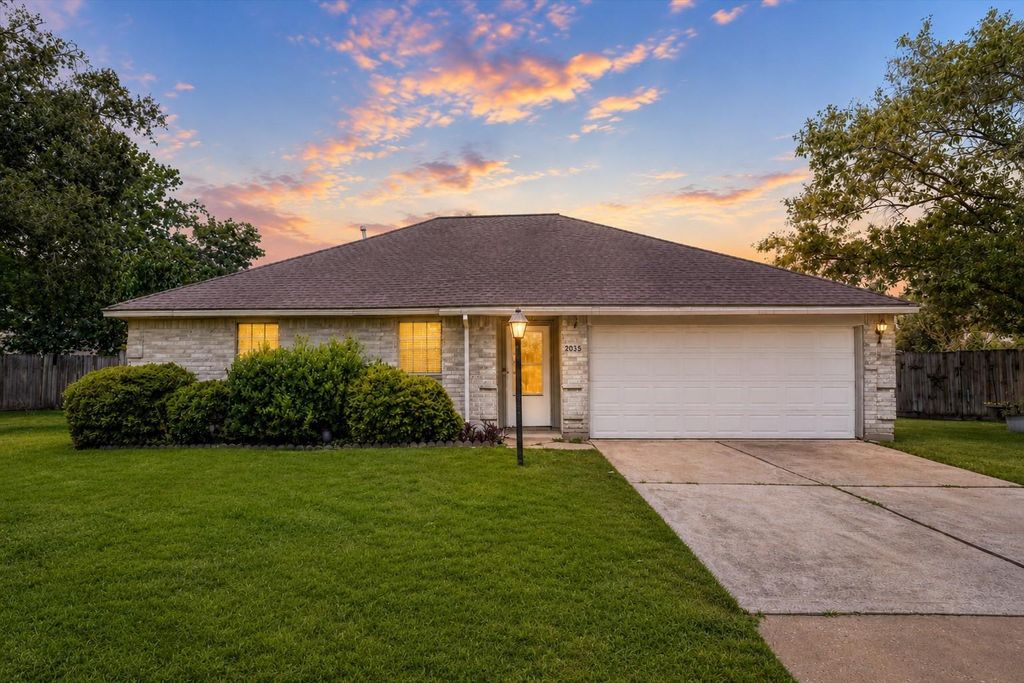2035 Woodhue Drive, Spring, TX 77386