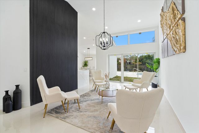 12725 Kingsway Road, Wellington, FL 33414