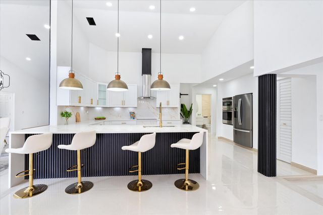 12725 Kingsway Road, Wellington, FL 33414